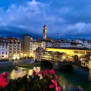 Apartment Ponte Vecchio View Luxury, Florence